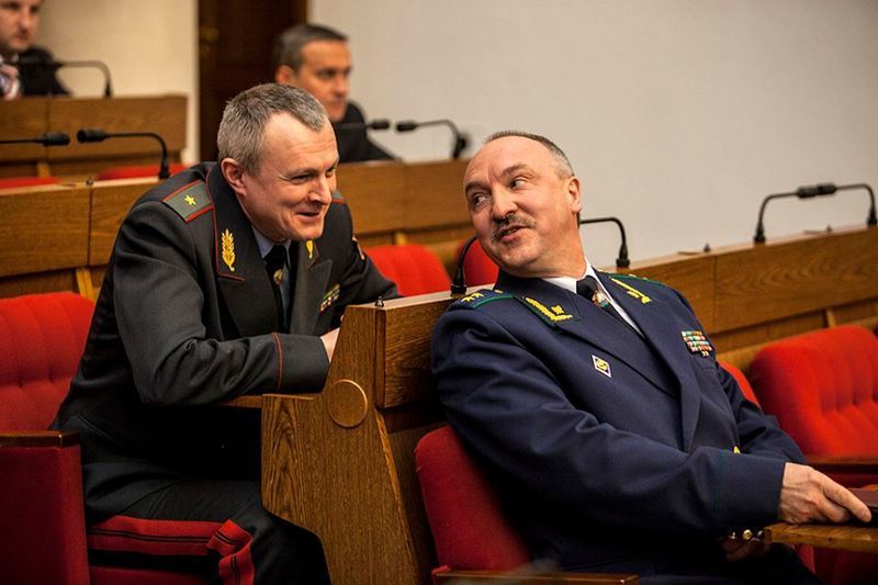 Александр Конюк (справа) и министр внутренних дел Игорь Шуневич. Фото: Антон Калашников для dev.by