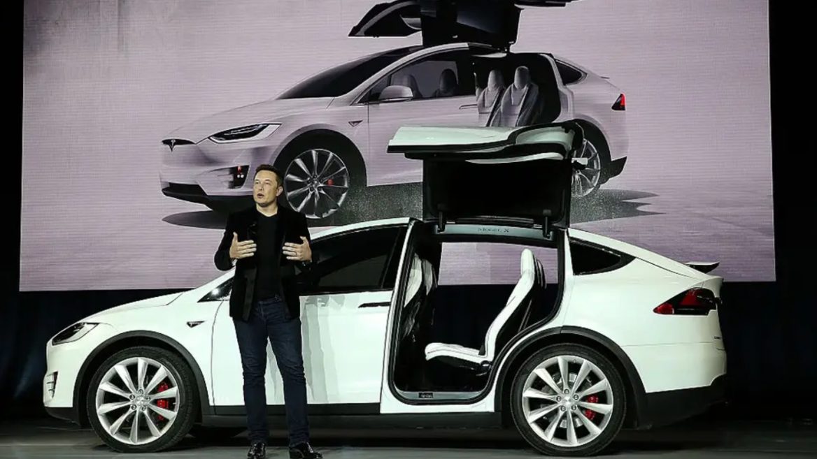 Акции Tesla рухнули, но виноват не только Маск: страдает весь рынок электрокаров