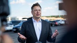 JPMorgan говорит, что Tesla сильно задолжала из-за твитов Маска, пошёл в суд