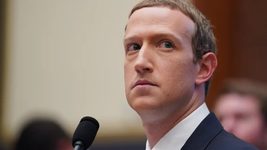 WSJ: Facebook могла избежать войны с Apple, если бы поделилась рекламной выручкой