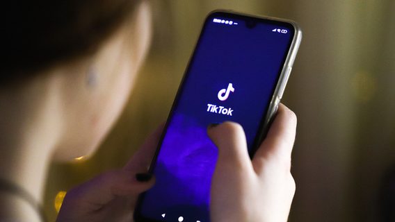 Среди молодых пользователей TikTok началась «пандемия» тиков