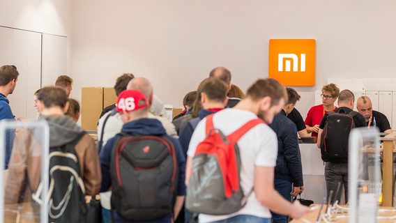 Xiaomi замедляет зарядку смартфонов при установке «чужих» батарей