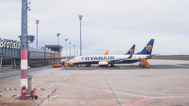 Ryanair планирует изменить правила регистрации пассажиров и ввести новые тарифы за допуслуги