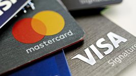 Россияне начали ездить в Беларусь, чтобы сделать карты Visa и MasterCard