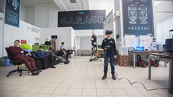 Дети в гараже. Как родители-айтишники делятся знаниями в EPAM Garage eKids (видео) 