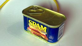 Программист собрал компьютер для антиспама в консервной банке SPAM