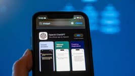 Bloomberg: Apple почти договорилась с OpenAI о внедрении ChatGPT в iOS 18