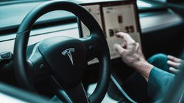 Tesla, видимо, передумала выпускать бюджетник, но запустит роботакси — Маск назвал дату анонса