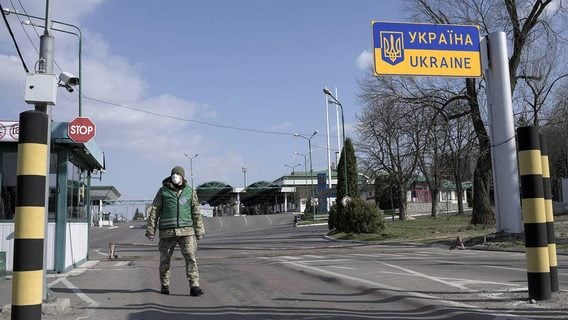 Украинскую границу уже закрыли. Айтишники пытаются уехать по приглашениям 