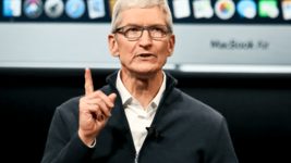 Тим Кук признался, что владеет криптовалютой. Но Apple не планирует ее принимать