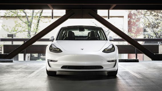 Tesla уволила ещё партию сотрудников