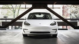 Tesla уволила ещё партию сотрудников