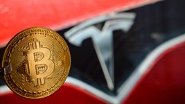 Tesla теперь можно купить за биткоин