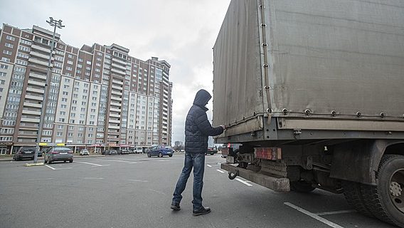 «30 фур стоит в огороде, уже травой заросли». Программист ушёл в грузоперевозки и не жалеет 