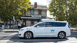 Беспилотные авто Waymo названы лучшими за 2018 год. Apple — в аутсайдерах 