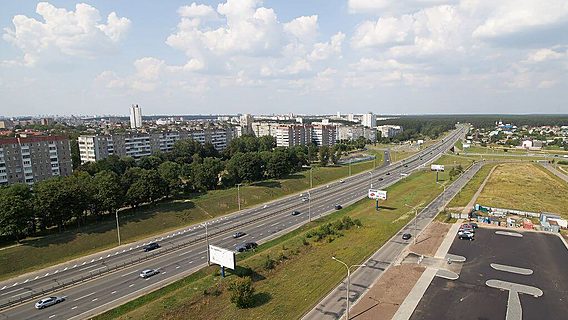 Панорамное остекление, свободная планировка, большая парковка. Комфортный офис для ИТ в TEAM building