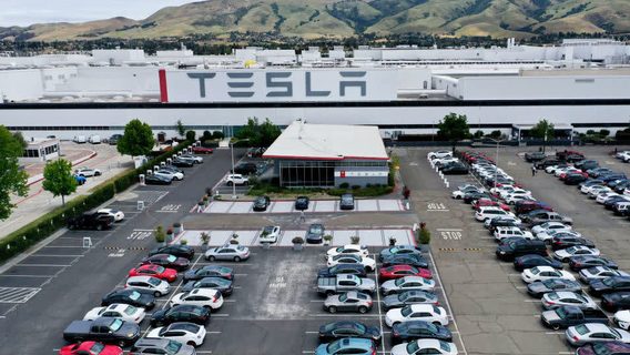 Tesla обвалилась на торгах несмотря на рекордную прибыль