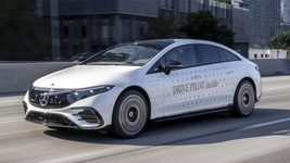 Mercedes-Benz обогнал Tesla и запускает автопилот третьего уровня — по подписке