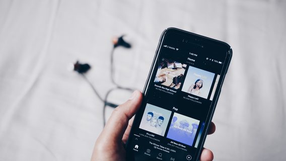 Раунд 3: Spotify сокращает 1500 сотрудников