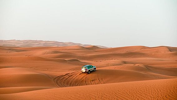 Рабочие воскресенья, запретные печеньки в Рамадан и зарплата, как у бухгалтера. Разработчики — о выживании в командировках