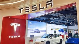 Tesla рухнула на новостях о сделке Маска с Twitter