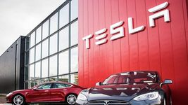 Два сотрудника Tesla допустили утечку данных более 75 000 человек