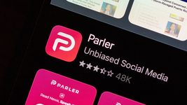 Соцсеть сторонников Дональда Трампа Parler вернется в App Store