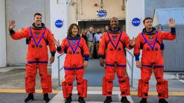 NASA отложило на год высадку астронавтов на Луну