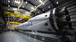 SpaceX приказывала сотрудникам не носить защитную одежду, потому что Маск не любит броские цвета