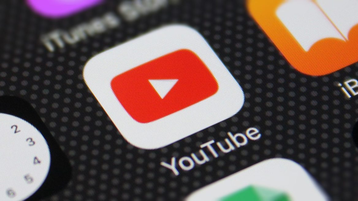 Youtube создал кнопку случайного видео и чат-бота для ответа на вопросы о роликах