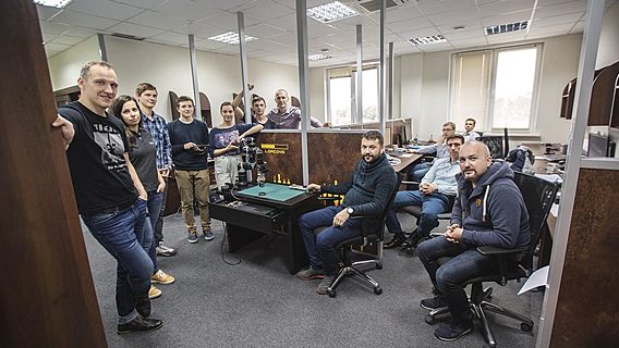 «Раньше такую компанию и на порог не пустили бы». Как разработчики роботов вошли в ПВТ без юристов 