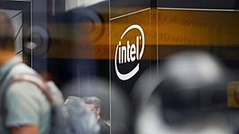 Продажи ИИ-чипов от Intel достигли $1 млрд 