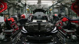 Очередной Tesla-харассмент: против компании иск подала ЛГБТ-афроамериканка 