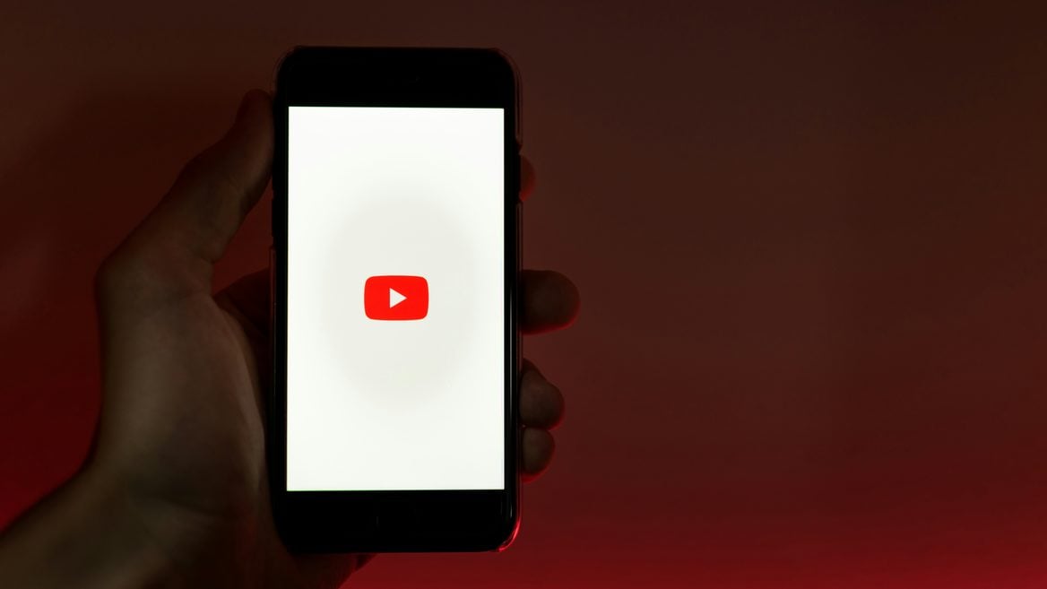 YouTube ограничит подросткам доступ к видео об идеалах красоты и лишнем весе