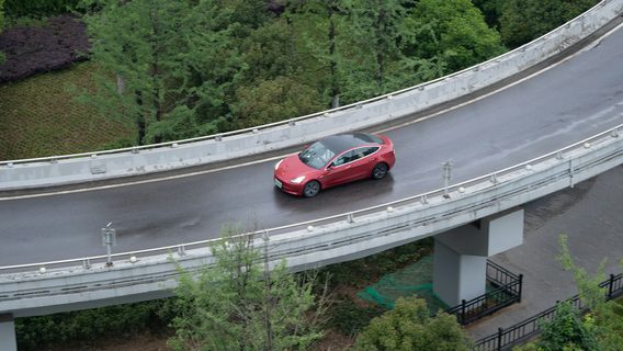 Tesla запустит автопилот FSD в Китае