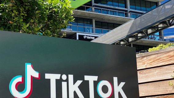 Forbes: TikTok сократил почти весь российский офис. Остальные релоцировались в Дубай