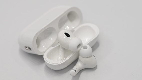 Індыйскія распрацоўшчыкі ўзламалі AirPods, каб дапамагчы бабулям са слыхавымі апаратамі