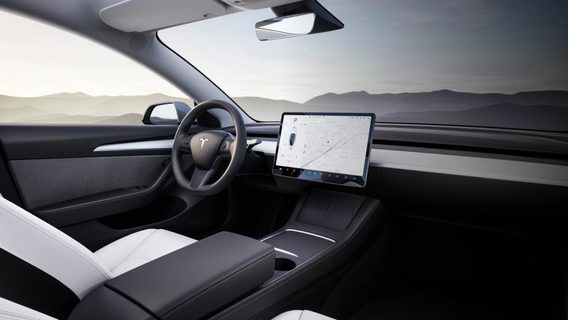 В обновлении Tesla появились поддержка русского языка и режим автомойки