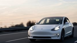 Маск поддержал антисемитский пост — инвесторы и клиенты Tesla стали отказываться от своих электрокаров