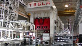 Ещё одна сотрудница подаёт в суд на Tesla за сексуальные домогательства 