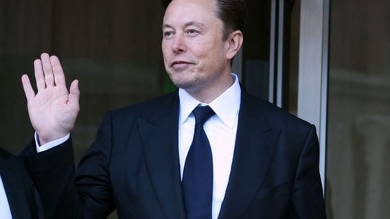 Маск заявил, что готов открыть доступ к исходному коду Tesla другим производителям