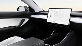 Маск намекнул, что самая бюджетная Tesla может выйти без руля и педалей