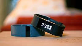 В кольце конкурентов: акции Fitbit обвалились на треть 