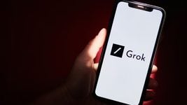 X запускает сторис, в которых чат-бот Grok соберет обзор новостей