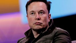 Маск заявил, что Tesla станет самой дорогой компанией на планете. За этот год ее акции оборушились на 70%