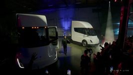 Tesla отгрузила свои первые электрогрузовики