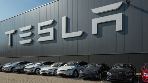 Tesla отчиталась о рекордных поставках на фоне чипогеддона. Маску предложили «притормозить» и позаботиться о качестве