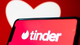 Tinder перестал работать в России