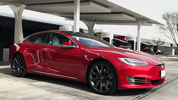 Нетрезвый водитель Tesla уснул во время езды в режиме автопилота 