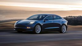 В Китае на парковке взорвалась Tesla Model 3